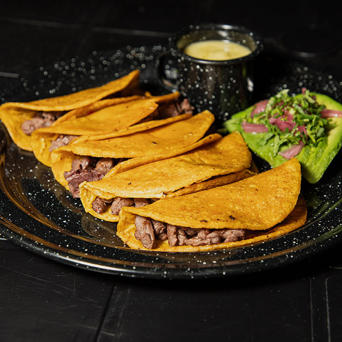 Tacos de arrachera en maiz